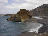27 El Golfo.jpg: Toch wel mooi zo'n rots op het lavastrand.